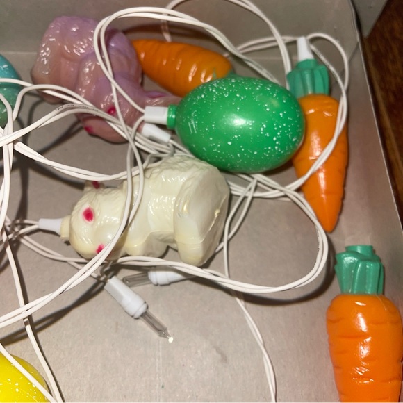 Vintage Blow Mold Easter 10 String Light Set Eggs Bunnies Carrots Tested Works - Picture 4 of 8